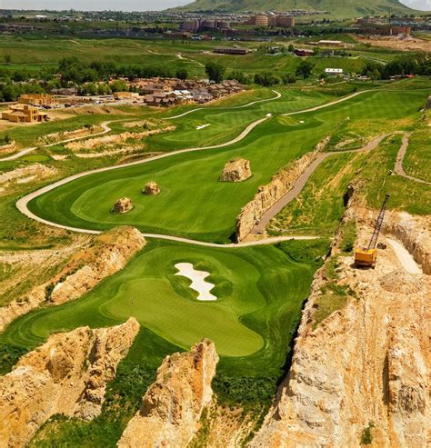 Fossil trace golf course - Courses near Fossil Trace Course Description The golf course opened in July 2003, 64 million years after the dinosaurs walked it – and although the property has become known for its prehistoric significance, the award-winning golf course is what...
